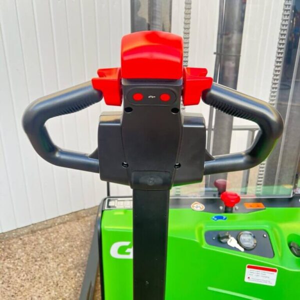 FULL ELECTRIC PALLET STACKER STRADDLE GREENPOWER ES12-25DM – 3000MM LIFT – 1200KGS - Image 7