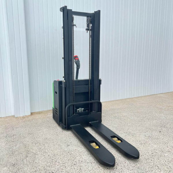 LITHIUM ELECTRIC PALLET STACKER TRUCK EP ES16-16WA -1600KGS – 4800MM LIFT - Image 3