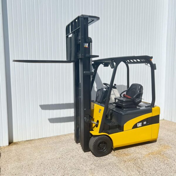 CAT EP20NT USED 3 WHEEL ELECTRIC FORKLIFT – 6400MM LIFT - Image 6