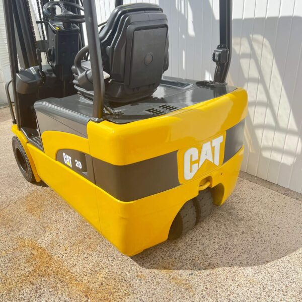 CAT EP20NT USED 3 WHEEL ELECTRIC FORKLIFT – 6400MM LIFT - Image 8