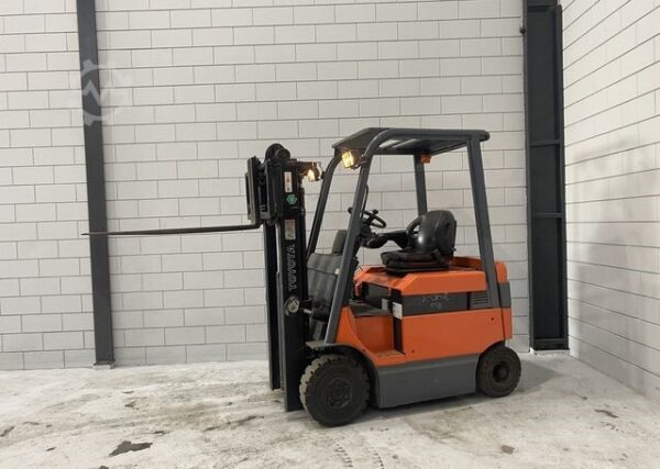 2008 Toyota 7FBMF16 electric forklift - Image 2