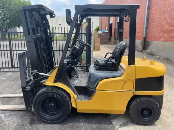 CATERPILLAR Forklifts DP30N