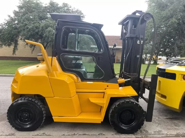 CATERPILLAR Forklifts DP70N1