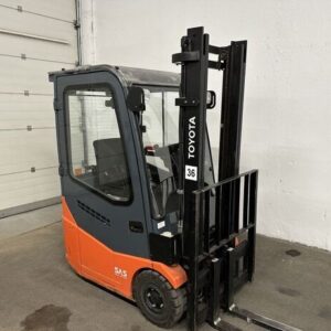 Electric 3-Wheel Forklift Toyota 7FBEST13