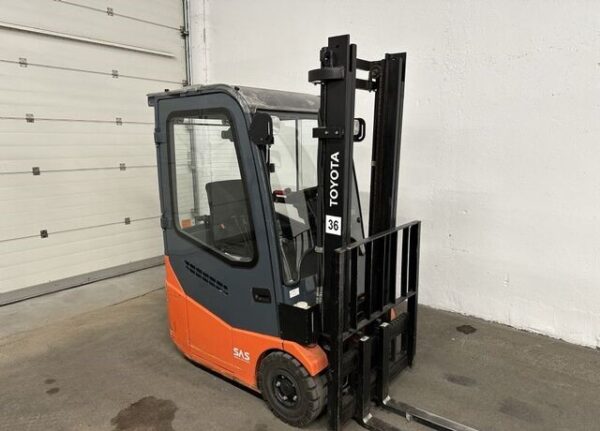 Electric 3-Wheel Forklift Toyota 7FBEST13