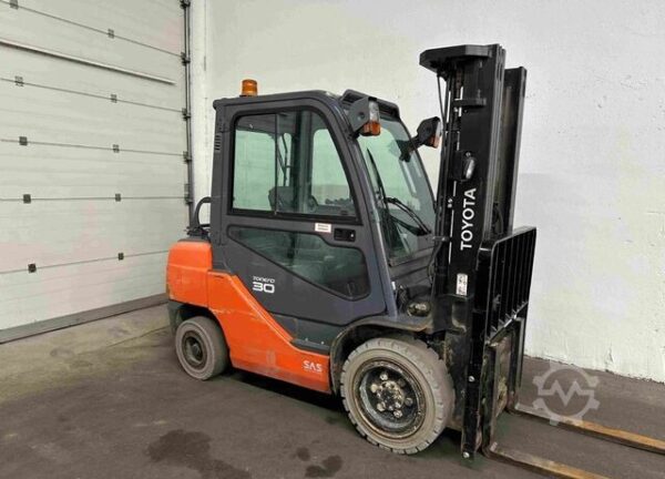 Electric 3-Wheel Forklift Toyota 8FBE15T - Image 7