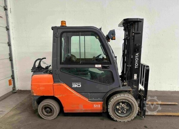 Electric 3-Wheel Forklift Toyota 8FBE15T - Image 8