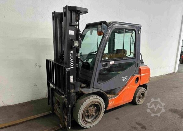 Electric 3-Wheel Forklift Toyota 8FBE15T - Image 10