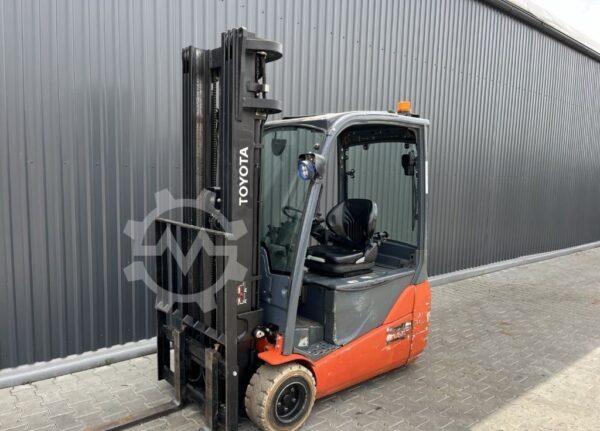 Electric 3-Wheel Forklift Toyota 8FBET20 - Image 3