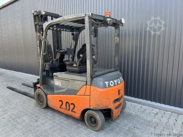 Electric 3-Wheel Forklift Toyota 8FBET20 - Image 7