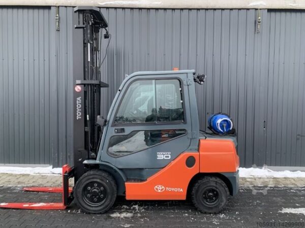 Electric 3-Wheel Forklift Toyota 8FBET20