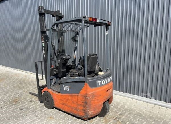 Electric 3-wheel forklift Toyota 7FBEST15 - Image 3