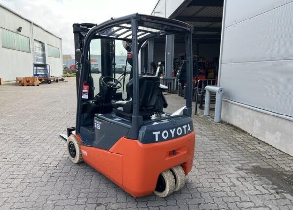 Electric 3-wheel forklift Toyota 8FBE16T - Image 2