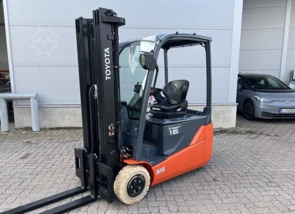 Electric 3-wheel forklift Toyota 8FBE16T