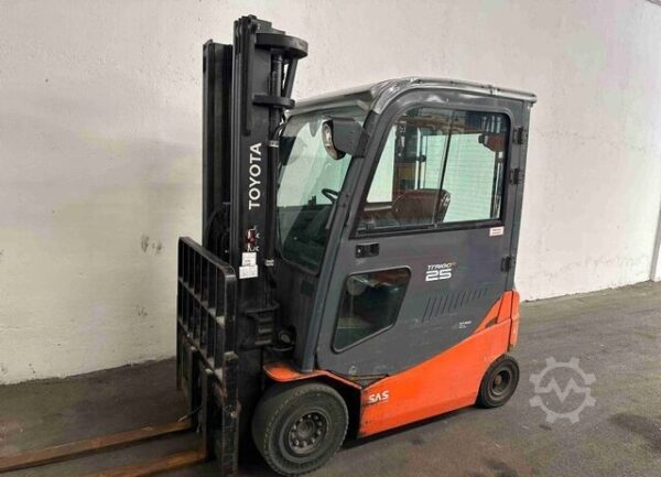 Electric 4-wheel forklift Toyota 8FBMKT25 - TRIPLEX 5 m - Image 9