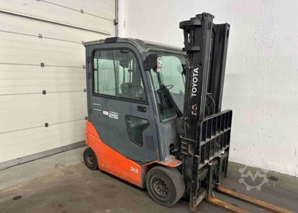 Electric 4-wheel forklift Toyota 8FBMKT25 - TRIPLEX 5 m