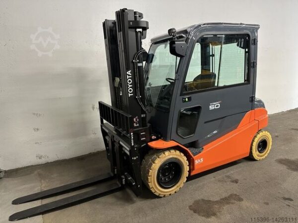 Electric 4-wheel forklift Toyota 8FBMT35 - TRIPLEX 5,5 m