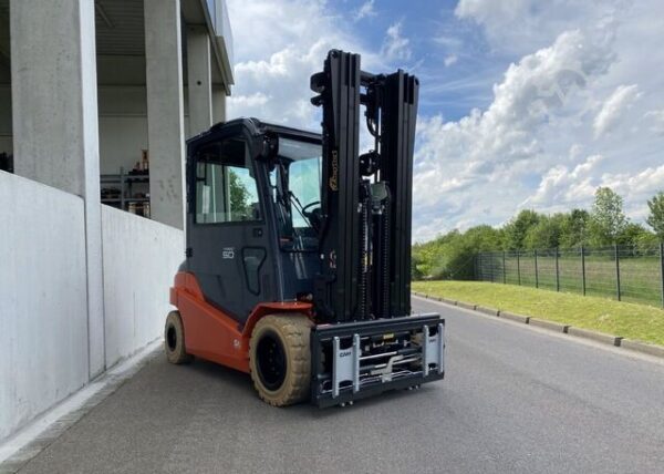 Electric 4-wheel forklift Toyota 8FBMT50 - Image 4