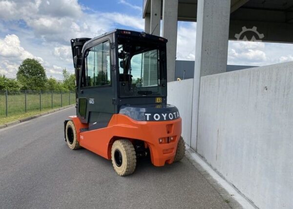 Electric 4-wheel forklift Toyota 8FBMT50 - Image 5