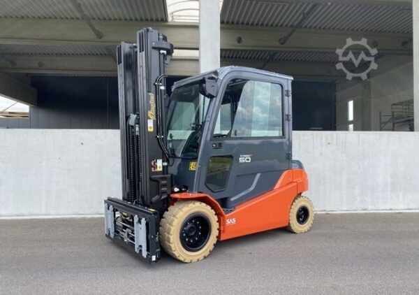 Electric 4-wheel forklift Toyota 8FBMT50