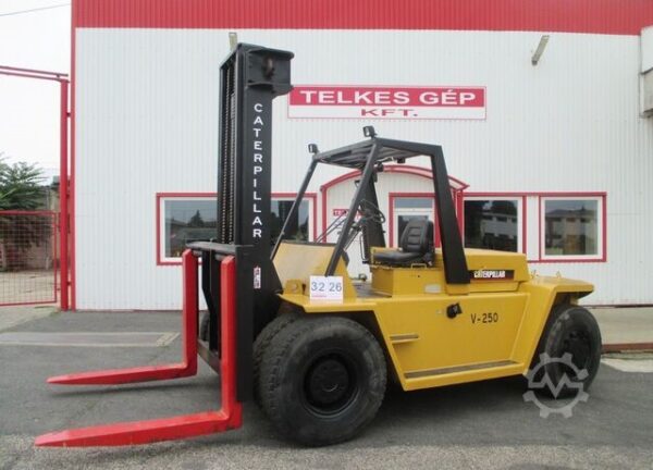 CATERPILLAR Forklift V250