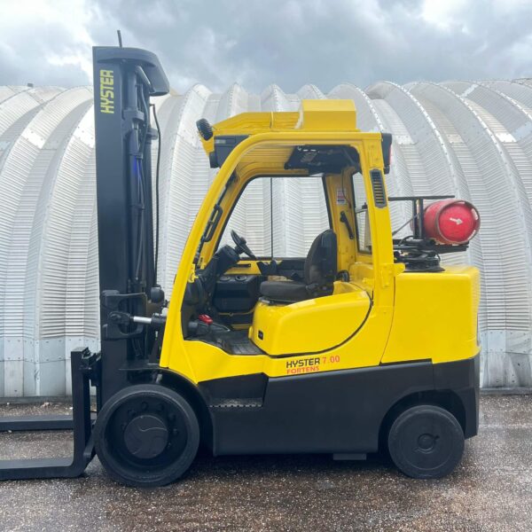 HYSTER S7.00XL USED GAS FORKLIFT – 3800MM LIFT - Image 3