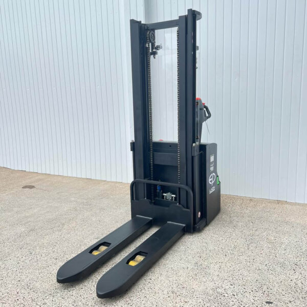 LITHIUM ELECTRIC PALLET STACKER TRUCK EP ES16-16WA -1600KGS – 4800MM LIFT - Image 10