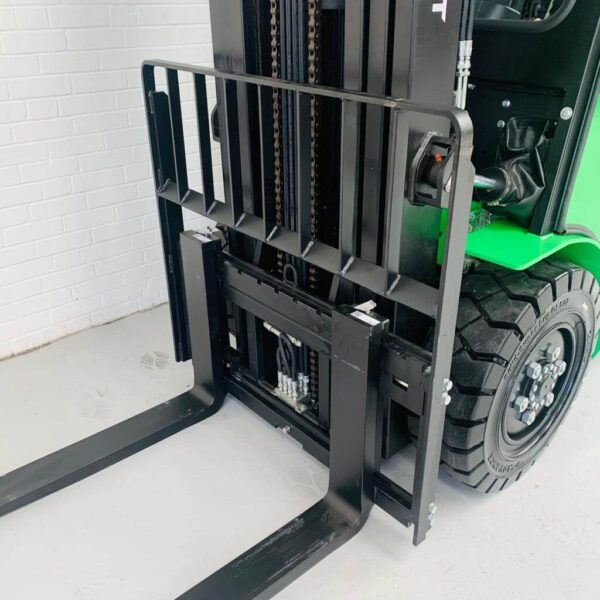 NEW EP EFL302 LITHIUM ELECTRIC FORKLIFT -FULL CAB – 6000MM LIFT - Image 5