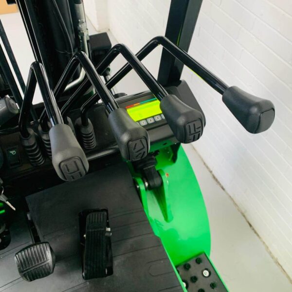 NEW EP EFL302 LITHIUM ELECTRIC FORKLIFT – 4800MM LIFT - Image 11