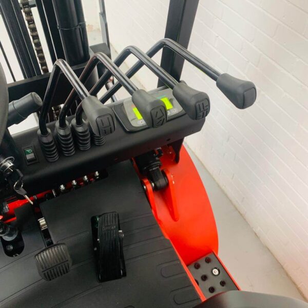 NEW EP EFL302 LITHIUM ELECTRIC FORKLIFT – DUPLEX - Image 3