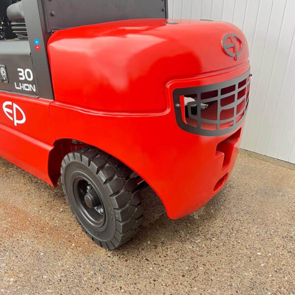 NEW EP EFL302 LITHIUM ELECTRIC FORKLIFT – HALF CAB - Image 8