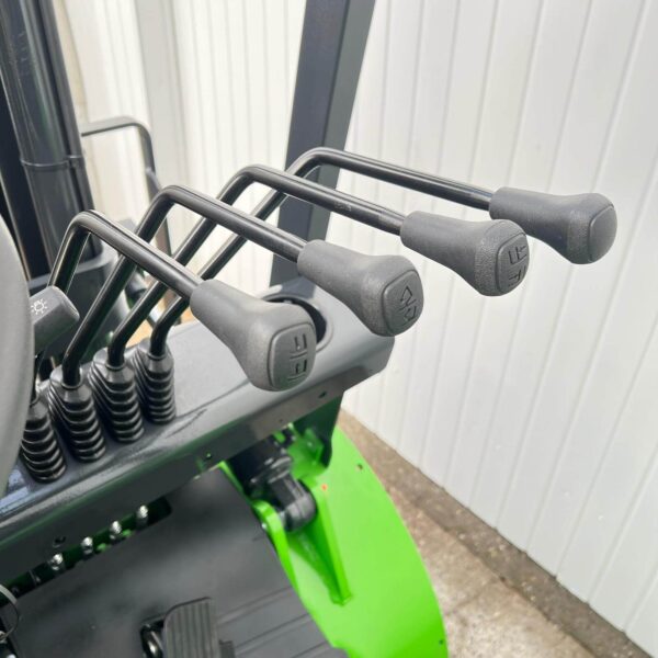 NEW LITHIUM GREENPOWER ECO 30 ELECTRIC FORKLIFT – 3000MM LIFT – ROOF COVER - Image 15