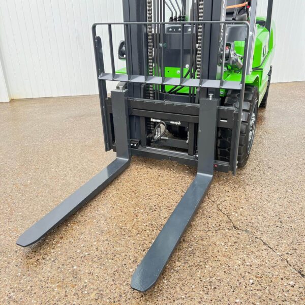 NEW LITHIUM GREENPOWER ECO 35 ELECTRIC FORKLIFT – 3000MM LIFT – ROOF COVER - Image 6