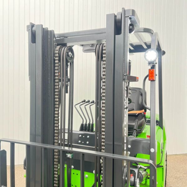 NEW LITHIUM GREENPOWER ECO 35 ELECTRIC FORKLIFT – 3000MM TO 4800MM LIFT – ROOF COVER - Image 6